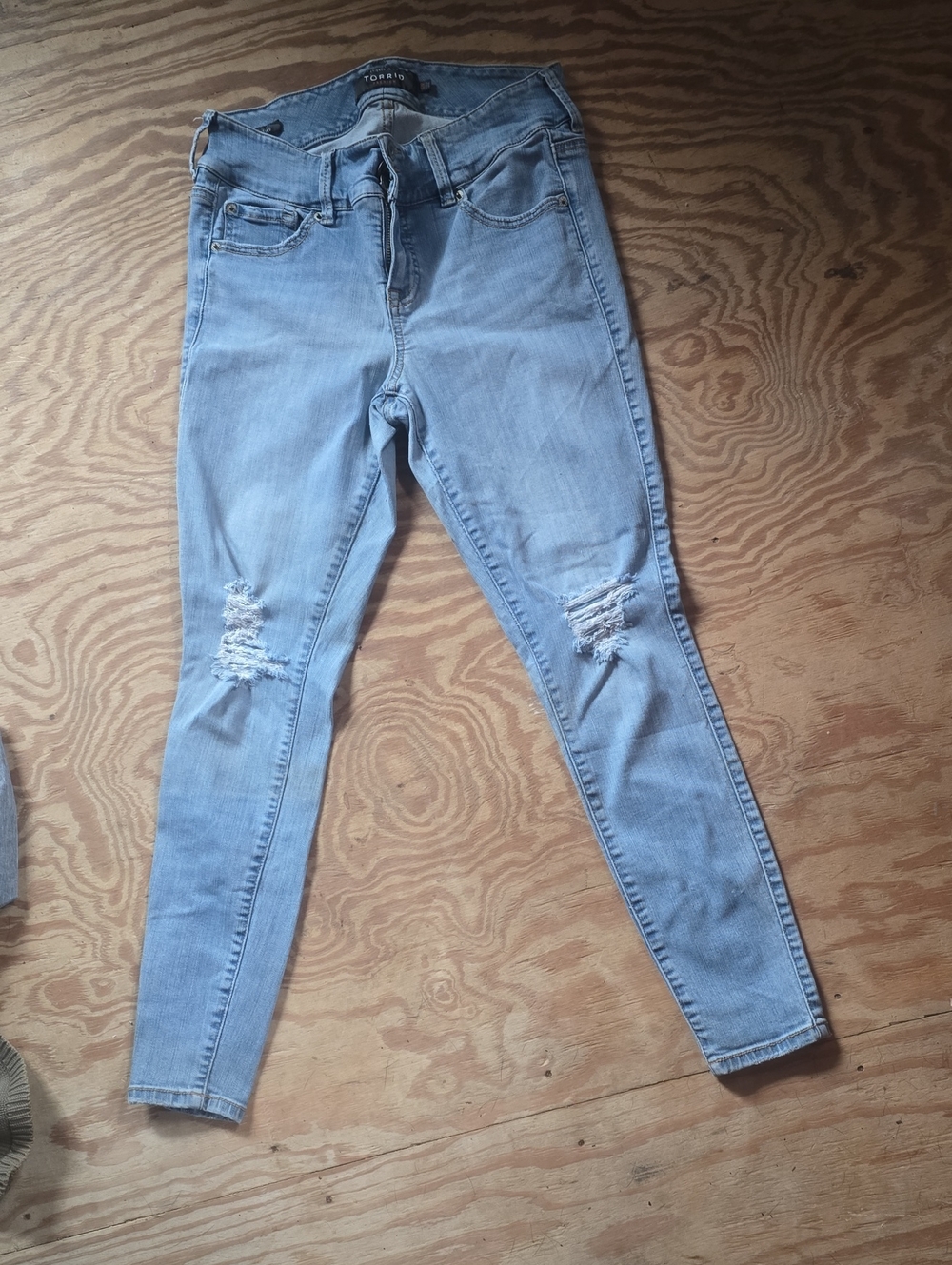 torrid Light Wash Ripped Skinny Jeans